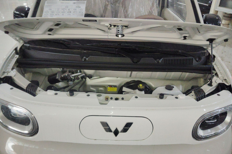 五菱汽车 宏光MINIEV 2024款 第三代 215km 青春版机舱底盘24