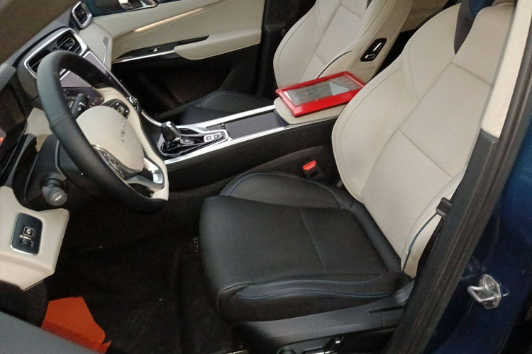 领克01 2019款 2.0T 两驱耀Pro版 国VI中控内饰19