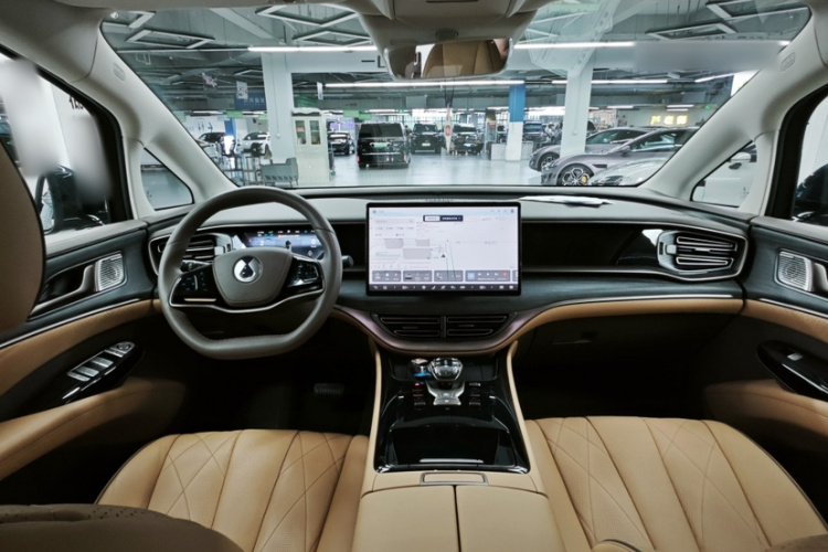 腾势D9 2022款 DM-i 970 四驱尊荣型中控内饰7004