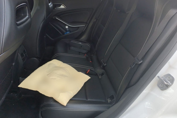 奔驰GLA 2018款 GLA 200 时尚型中控内饰7004