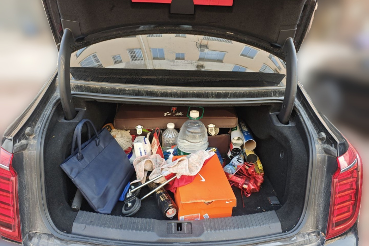 红旗H9 2020款 2.0T 智联旗享版中控内饰23