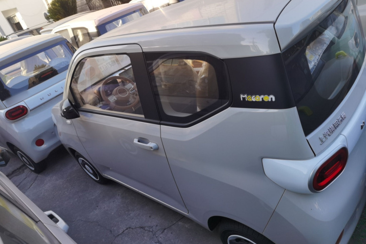 五菱汽车 宏光MINIEV 2024款 第三代 215km 青春版车身外观4