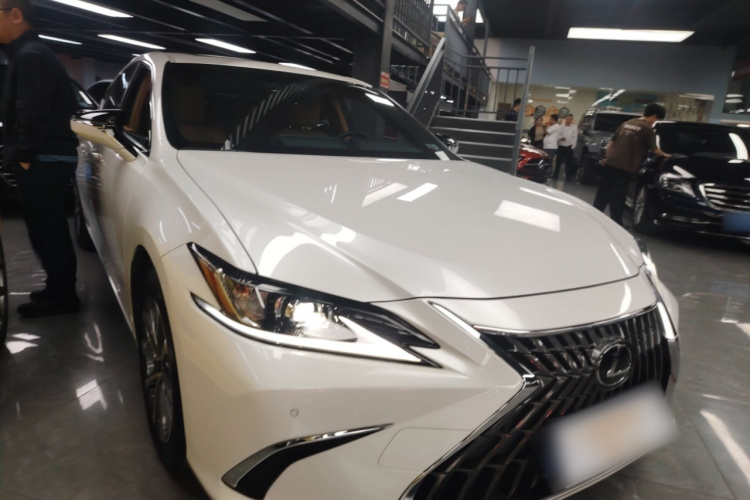 雷克萨斯ES 2021款 200 豪华版车身外观3