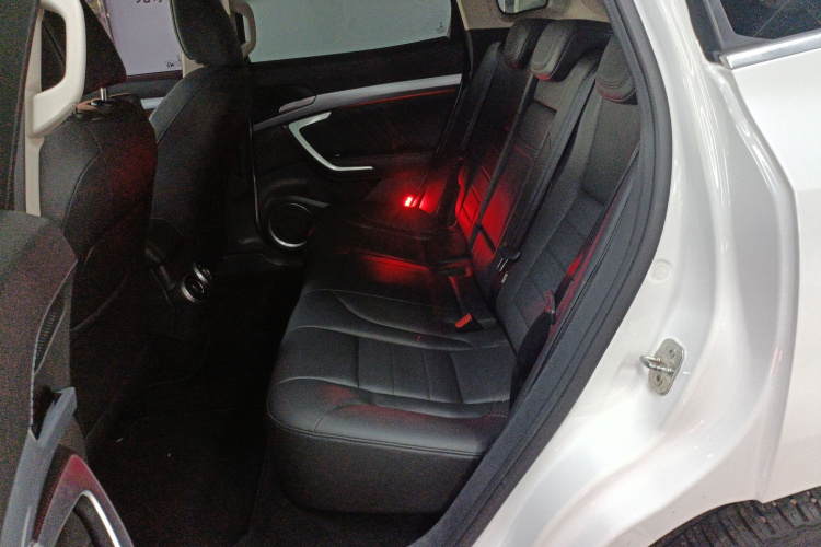 魏牌 VV7 2017款 VV7c 2.0T 豪华型中控内饰21