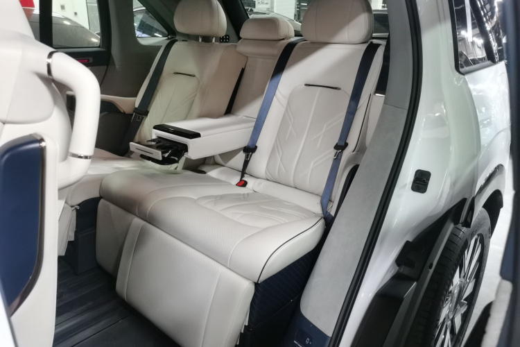 极氪MIX 2025款 长续航智驾版中控内饰7004