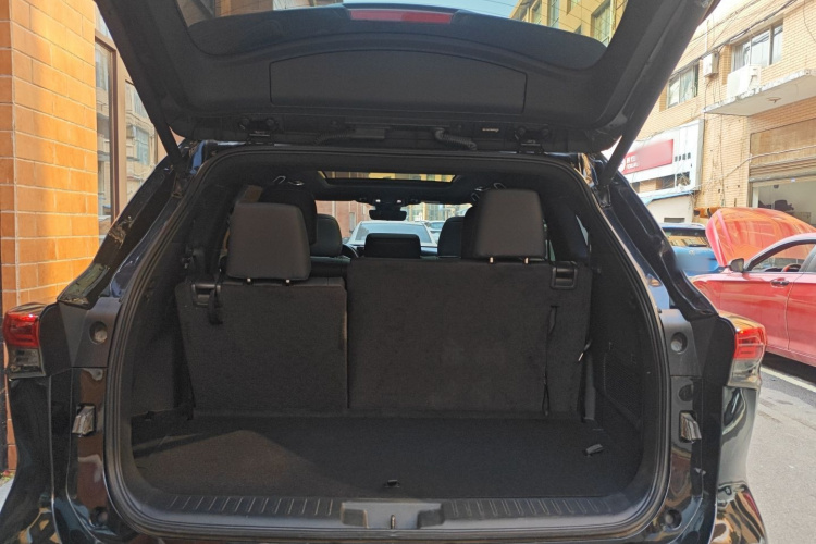 丰田 皇冠陆放 2022款 2.0T 四驱劲享版机舱底盘23