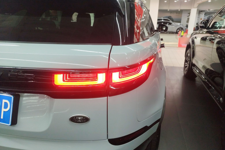 路虎 揽胜星脉 2023款 250PS 熠黑珍藏版车身外观9