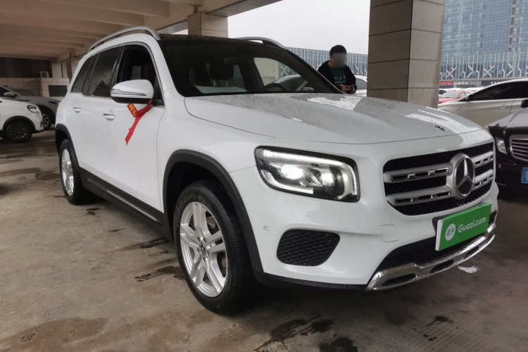 奔驰GLB 2020款 改款 GLB 200 动感型车身外观3