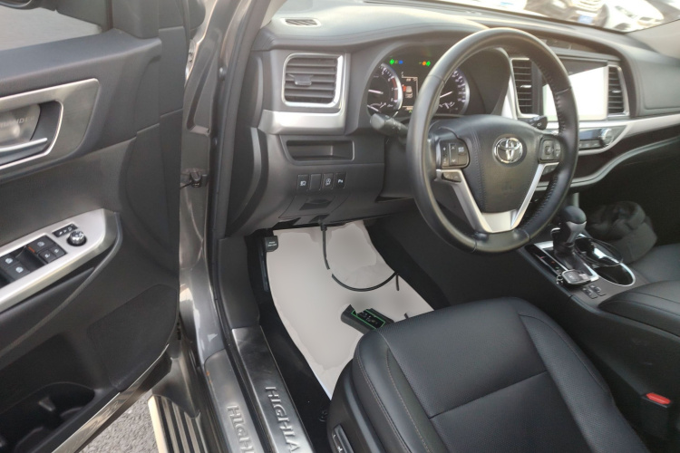 丰田 汉兰达 2018款  2.0T 两驱豪华版 7座 国VI中控内饰20
