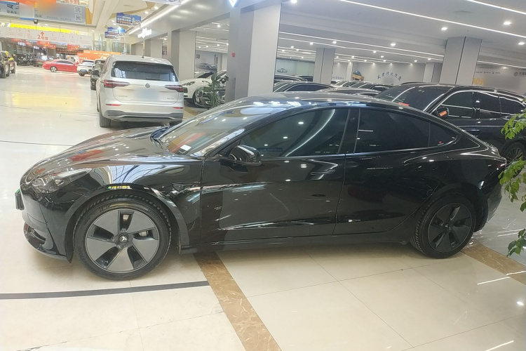 特斯拉 Model 3 2022款 后轮驱动版车身外观4