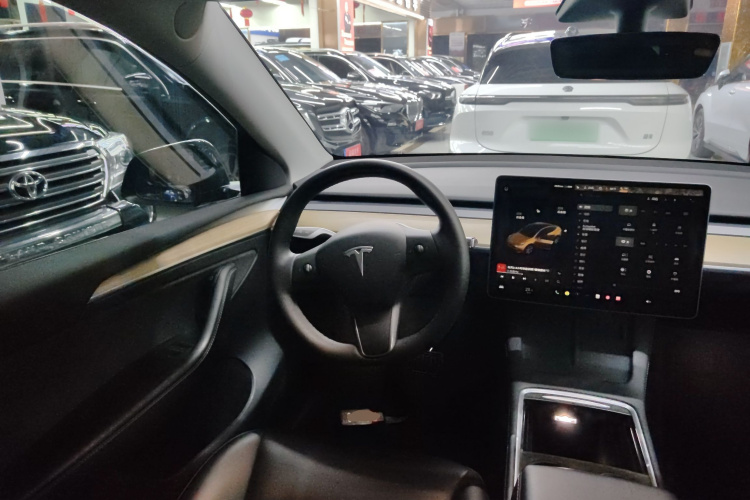 特斯拉 Model Y 2022款 改款 后轮驱动版中控内饰13
