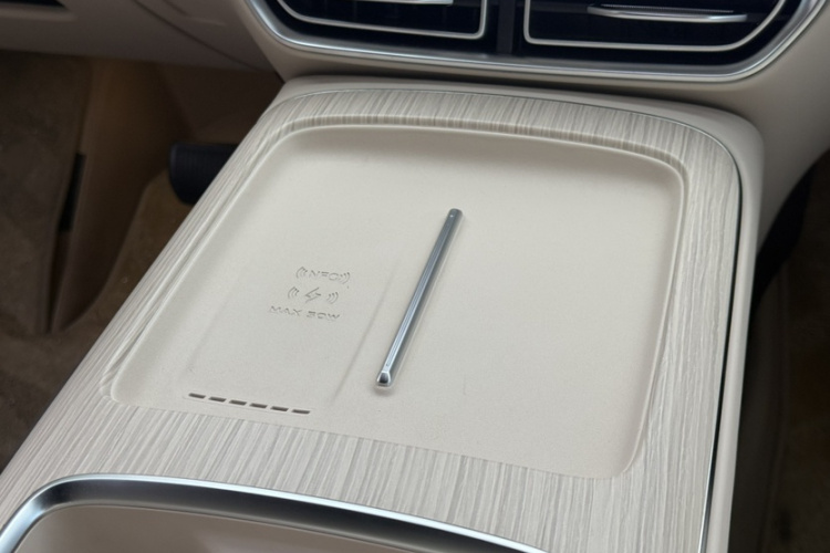 深蓝汽车 深蓝S09 2025款 四驱Ultra+ 高定版中控内饰7002