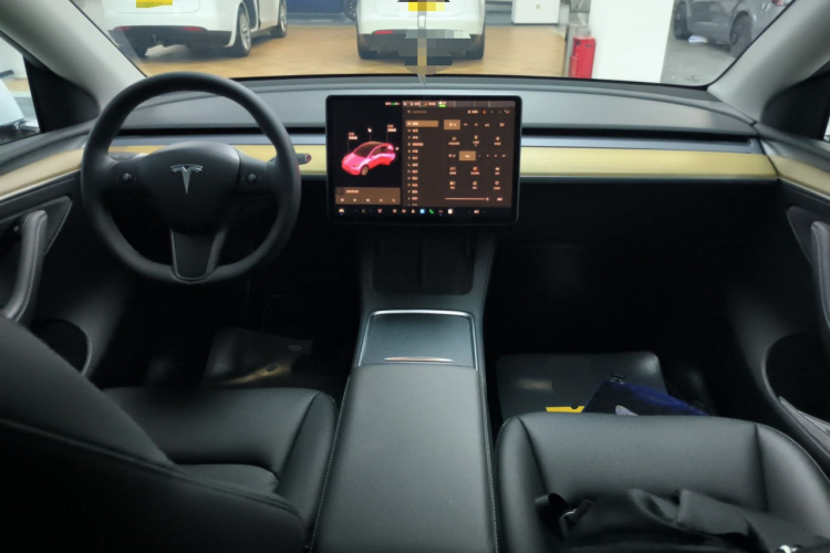 特斯拉 Model Y 2021款 长续航全轮驱动版中控内饰7002