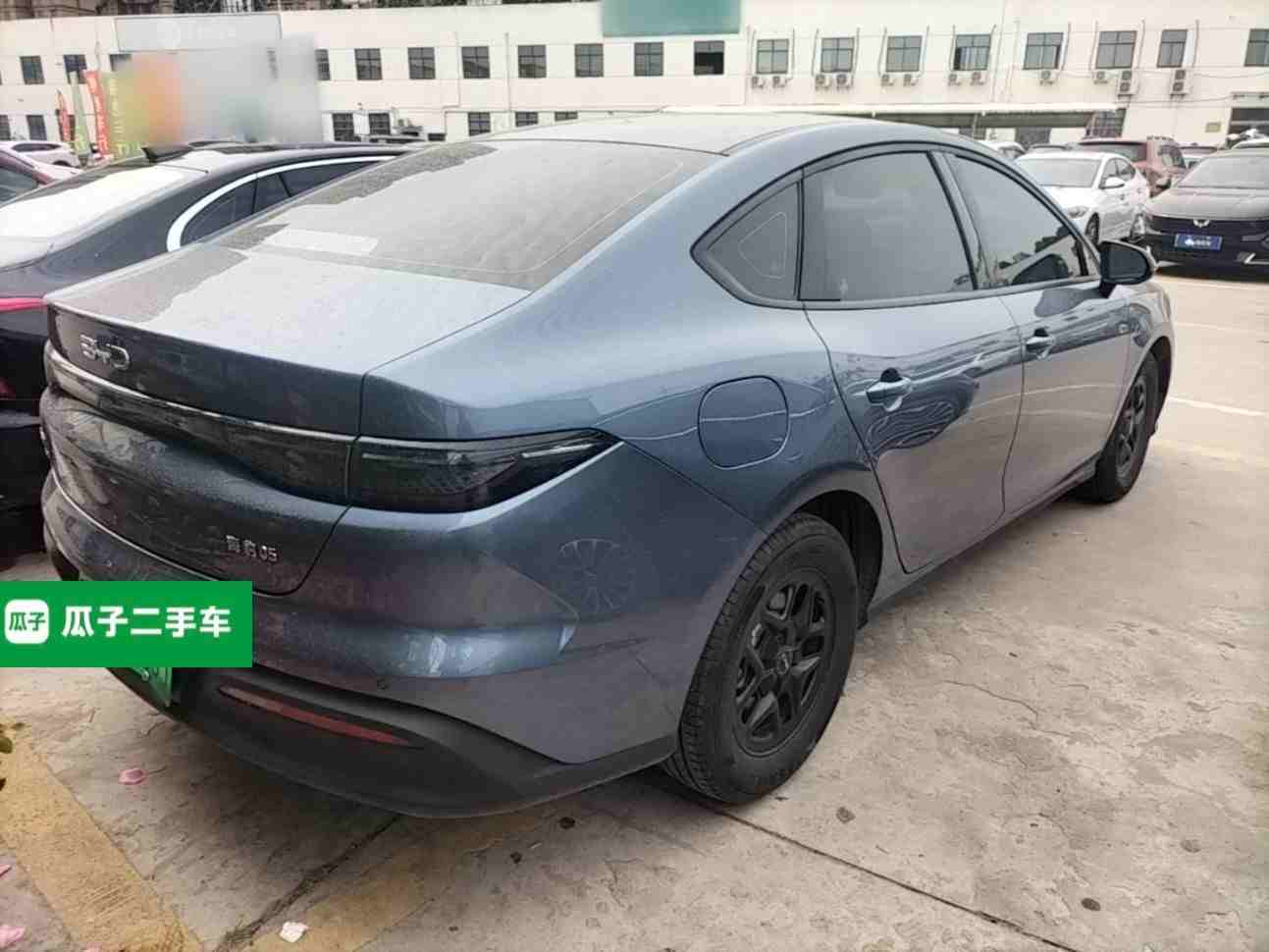 车辆右后45度外观展示