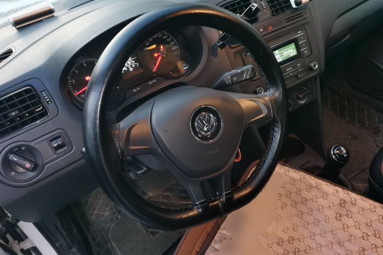 大众 Polo 2016款 1.4L 手动风尚型中控内饰13