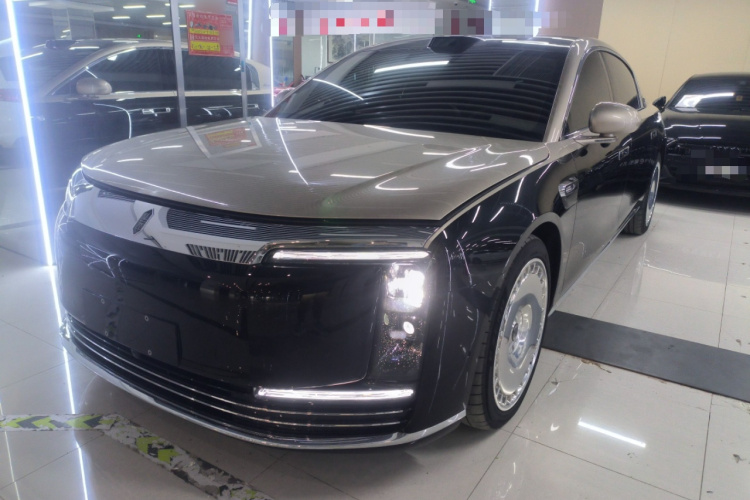 鸿蒙智行 尊界S800 2025款 增程 星耀尊享版 5座车身外观1