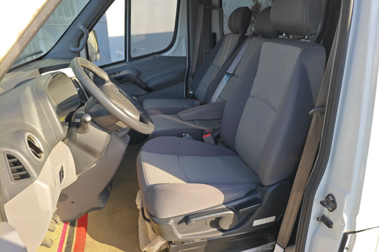 江汽集团 星锐 2022款 2.0T节油王PLUS快运版短轴6-7座HFC4DB3-2E4中控内饰19