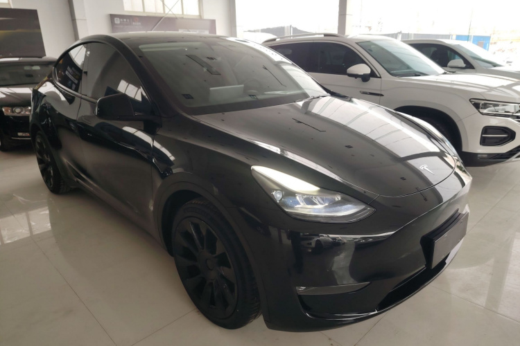 特斯拉 Model Y 2021款 标准续航后驱版车身外观3