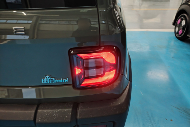 吉利银河 2025款 210km 熊猫骑士车身外观9