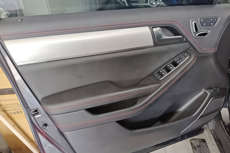 比亚迪 唐新能源 2018款 DM 2.0T 全时四驱智联创领型 5座 国V中控内饰7007