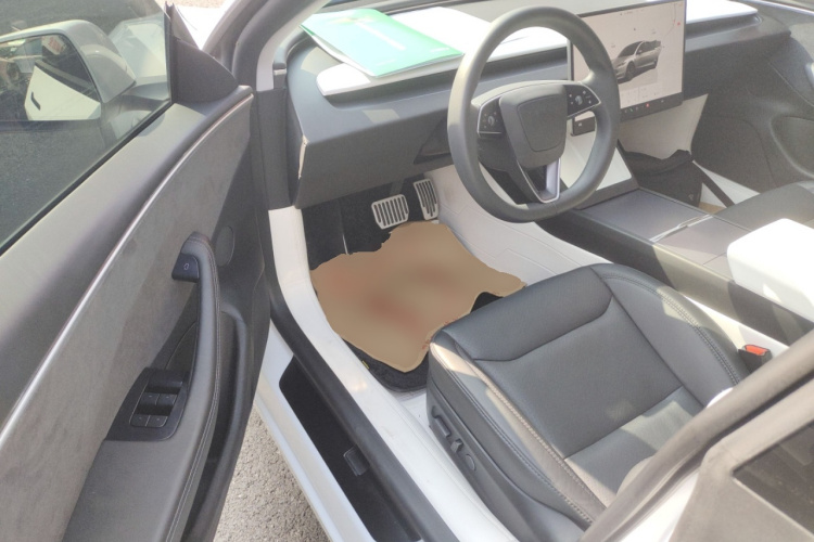 特斯拉 Model 3 2023款 长续航全轮驱动版中控内饰7003