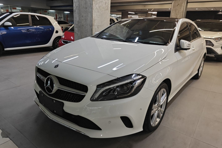 奔驰A级(进口) 2018款 A 200 动感型车身外观1