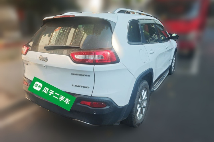 Jeep 自由光 2017款 2.0L 优越版车身外观6005