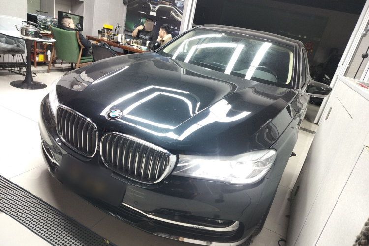 宝马7系 2018款 730Li 领先型 卓越套装车身外观1