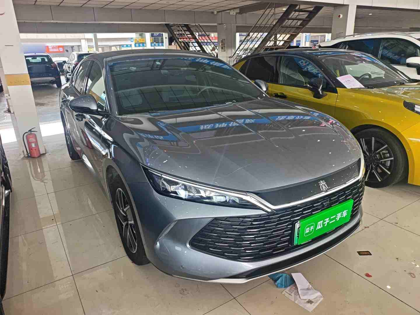 车辆右前45度外观展示