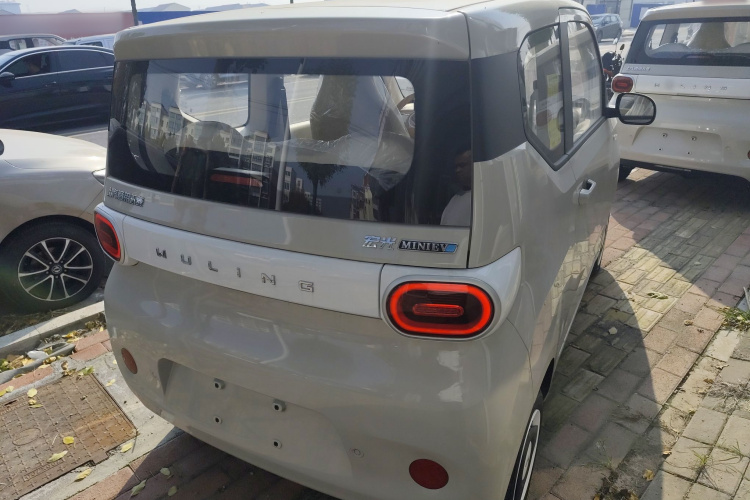 五菱汽车 宏光MINIEV 2024款 第三代 215km 青春版车身外观7