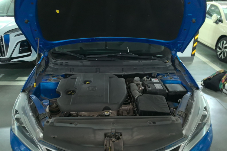 长安 逸动DT 2018款 1.6L 手动智享型机舱底盘24