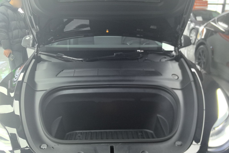 特斯拉 Model Y 2023款 高性能全轮驱动版机舱底盘24