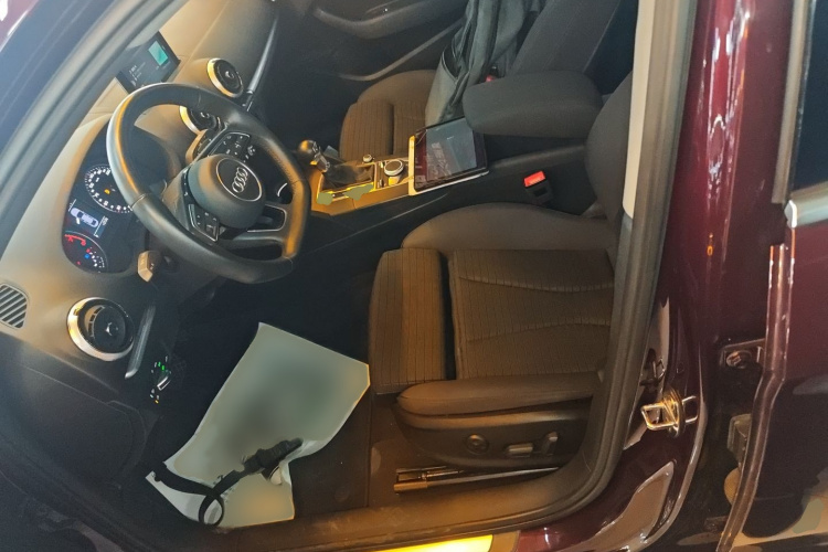 奥迪A3 2018款 30周年年型 Limousine 35 TFSI 运动型局部细节19