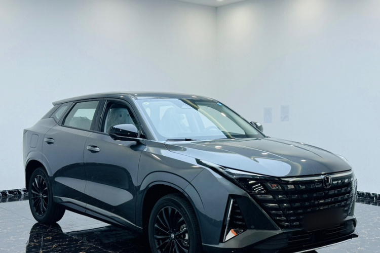 长安UNI-Z新能源 2024款 蓝鲸智电iDD 125km 领先型车身外观6001