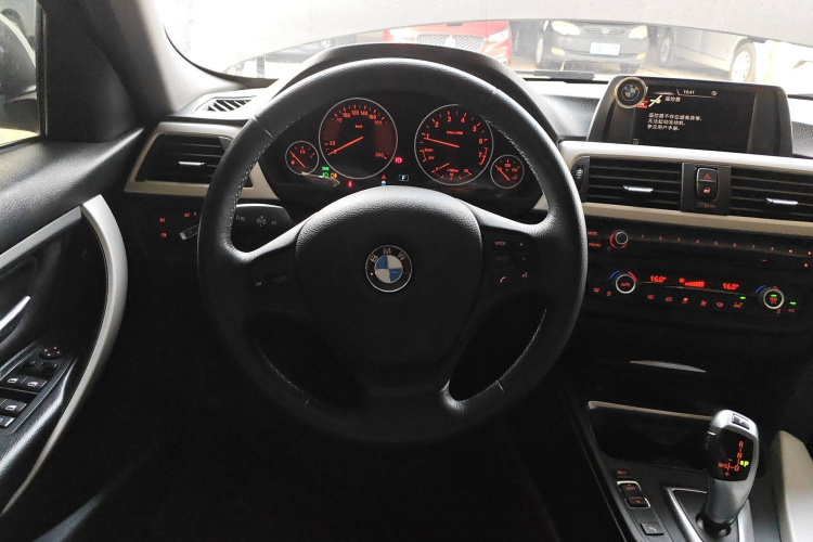 宝马3系 2015款 320Li 超悦版时尚型局部细节13