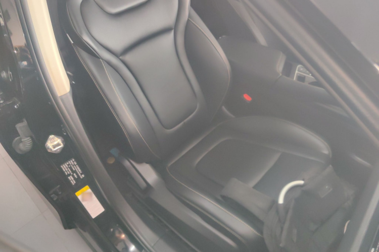 奔腾B70 2025款 龙耀版 1.5T 欢享型局部细节41