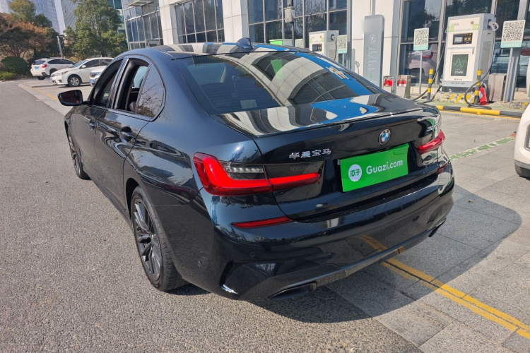 宝马3系 2022款 改款 325i M运动曜夜套装车身外观6005