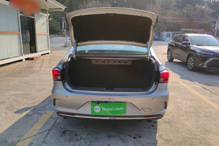 广汽传祺 传祺GA4 2018款 200T 自动尊享版机舱底盘23