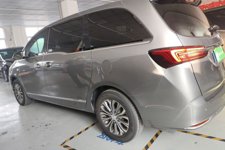 别克GL8 2021款 陆上公务舱 652T 豪华型车身外观4