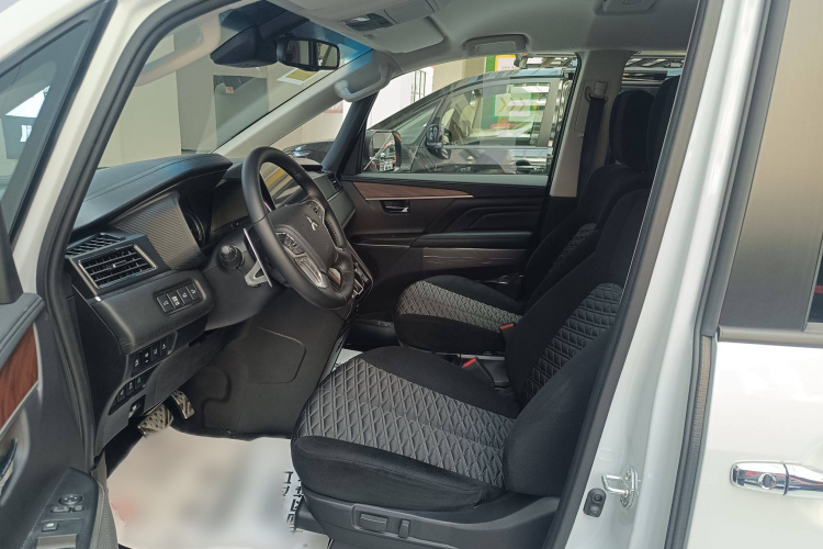 东南 得利卡 平行进口 豪华版 柴油 2.3T中控内饰7003