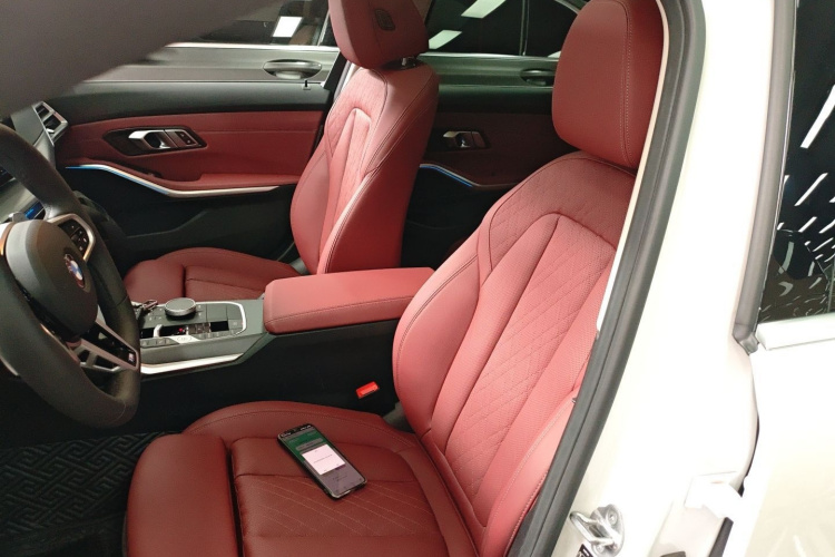 宝马3系 2025款 325i M运动套装局部细节19