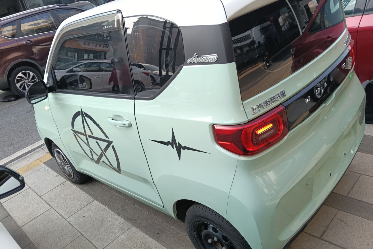 五菱汽车 宏光MINIEV 2021款 马卡龙臻享款 磷酸铁锂车身外观4