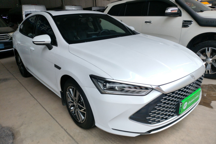 比亚迪 秦PLUS 2021款 DM-i 55KM 旗舰型车身外观3