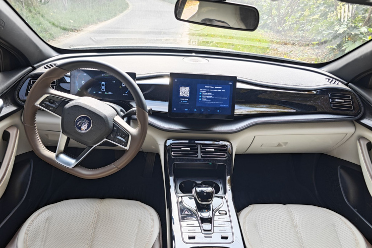 比亚迪 秦PLUS 2024款 荣耀版 DM-i 55KM领先型中控内饰7002