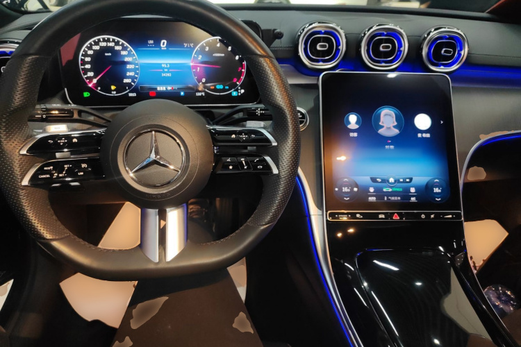 奔驰C级 2022款 C 260 L 皓夜运动版中控内饰12