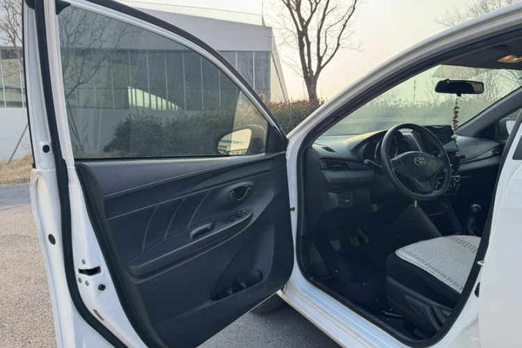 丰田 威驰FS 2019款 1.5L 手动锋驰版中控内饰7002