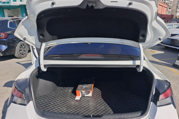 现代 伊兰特 2023款 1.5L CVT GLX精英版局部细节23