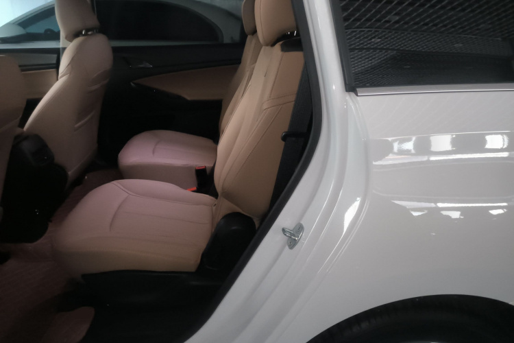 别克GL6 2021款 323T 轻混动互联豪华型中控内饰21