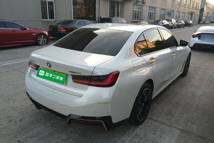 宝马i3 2024款 eDrive 40 L 曜夜套装车身外观7