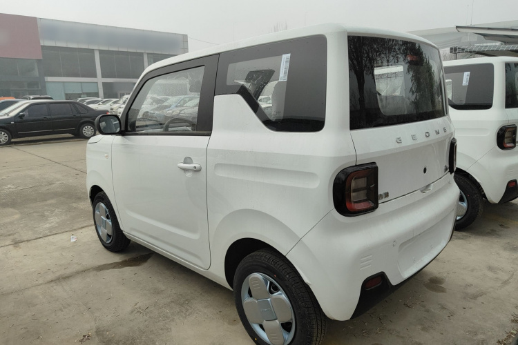 吉利银河 2024款 熊猫mini 200km 耐力熊车身外观4